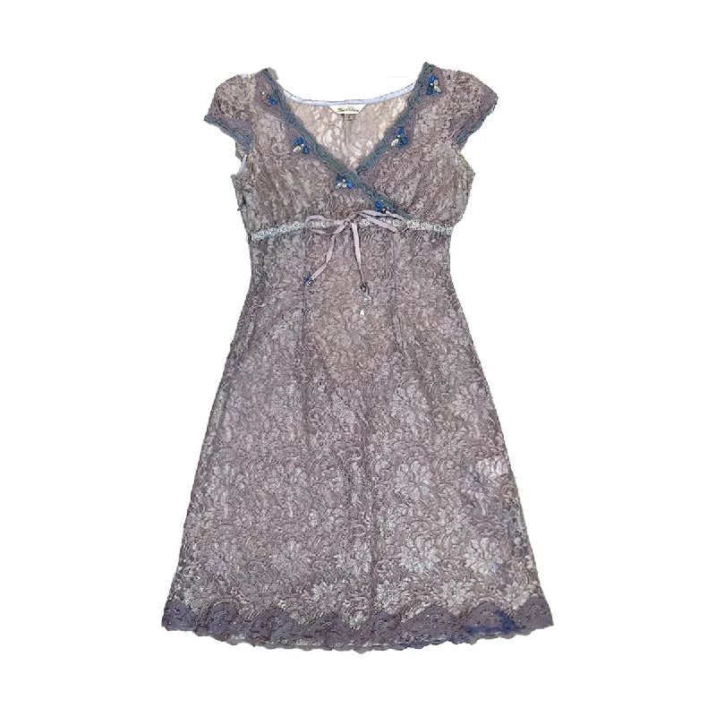 Weekend Specials to Enjoy Lace V-neck Dress