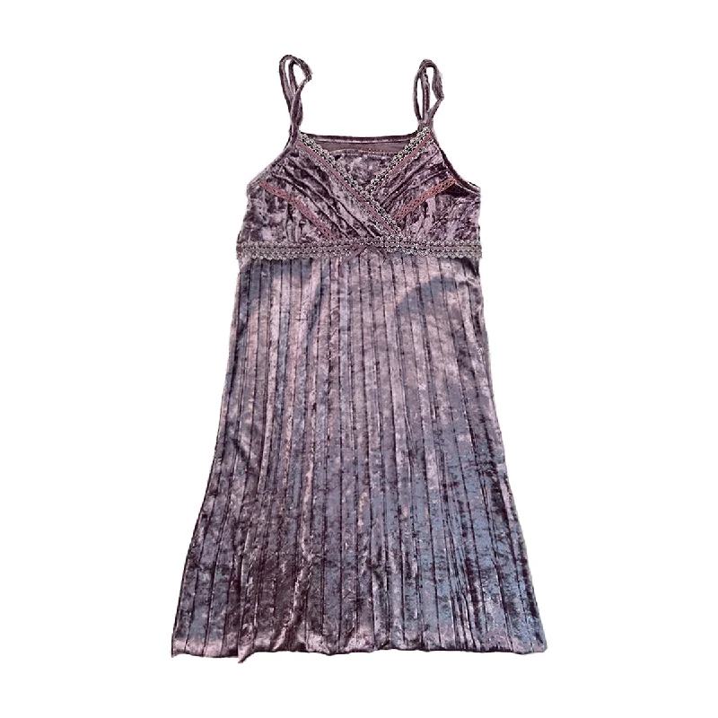 Weekend Discounts to Savor Lace Trim Velvent Cami Dress