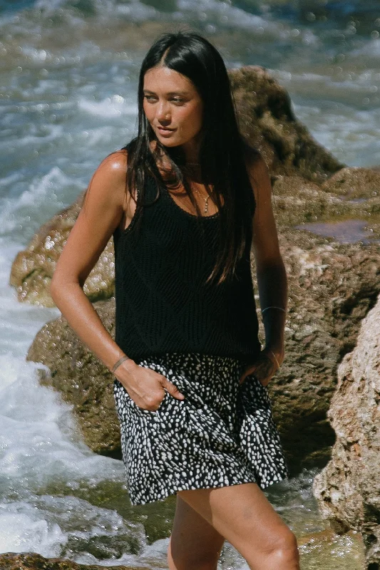 Don't Miss CROCHET SCOOP NECK TANK TOP-Black